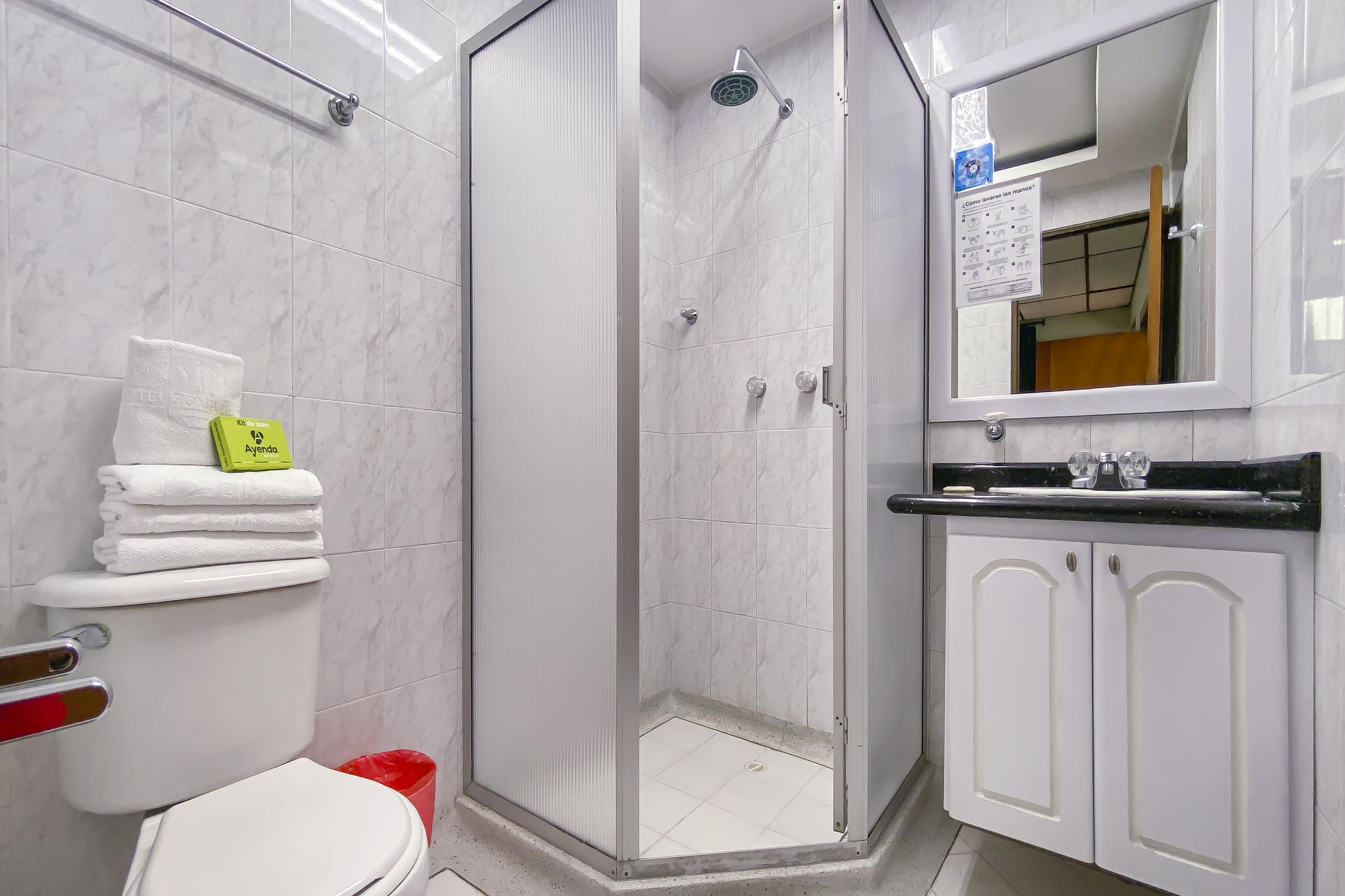 Ayenda 1140 Roma Plaza Hotel Манисалес Екстериор снимка