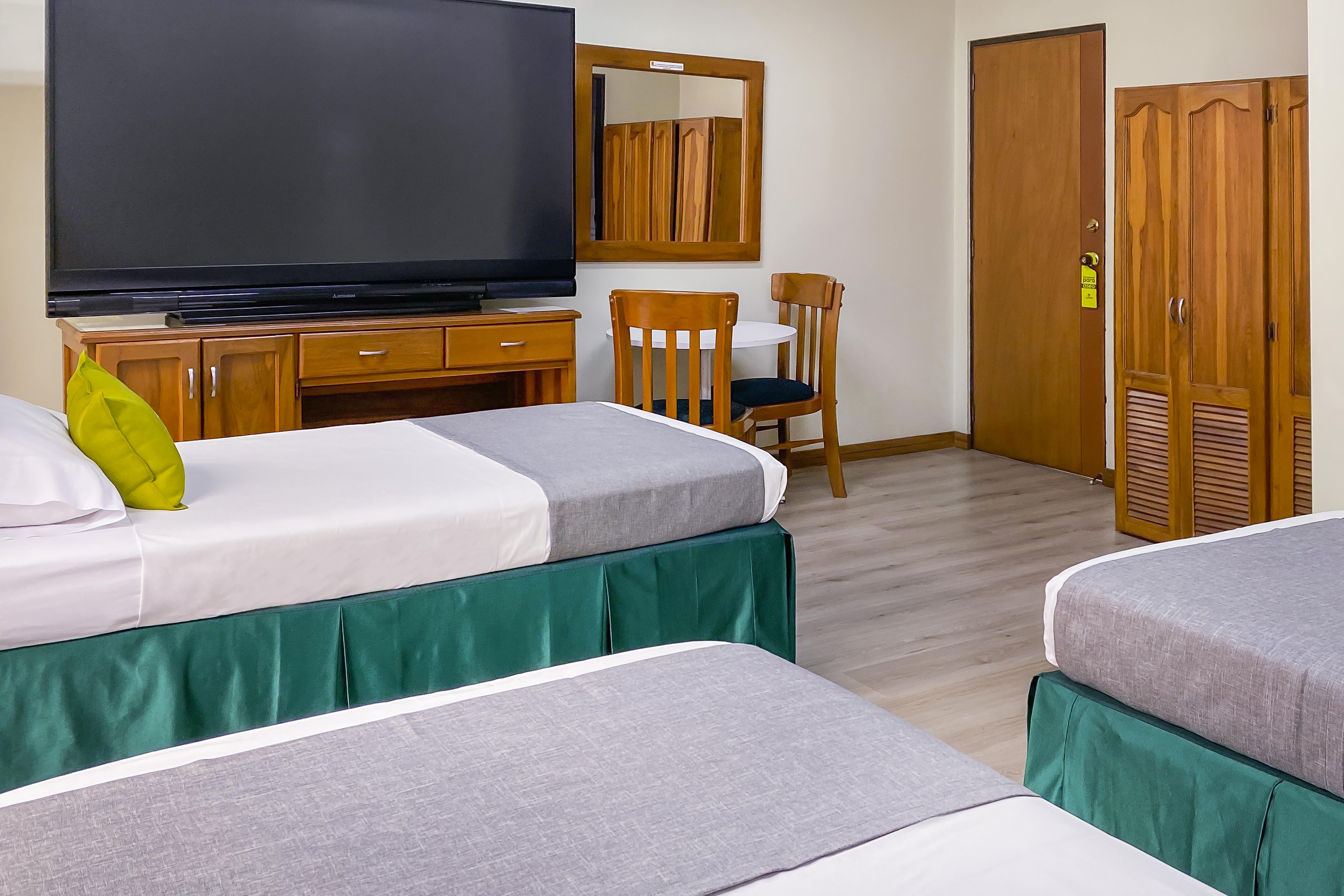 Ayenda 1140 Roma Plaza Hotel Манисалес Екстериор снимка